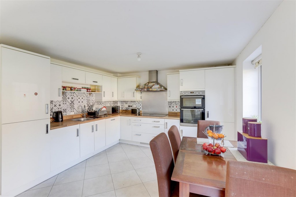 Latin Grove, Hucknall, Nottinghamshire, NG15 8GP