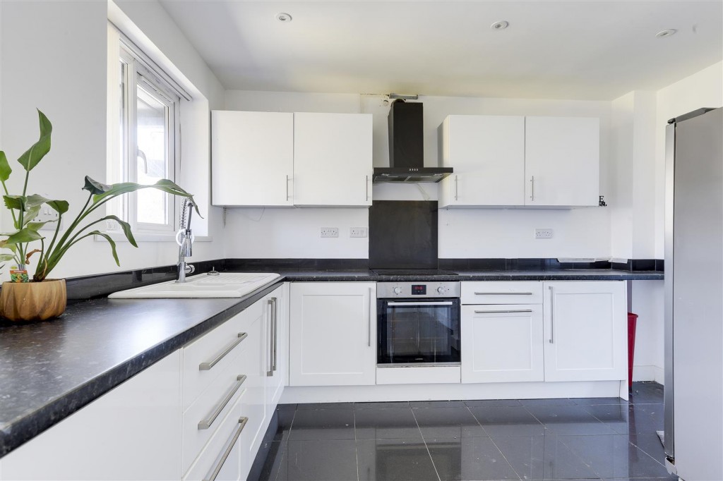 Highfields Drive, Bilsthorpe, Newark, Nottinghamshire, NG22 8SN