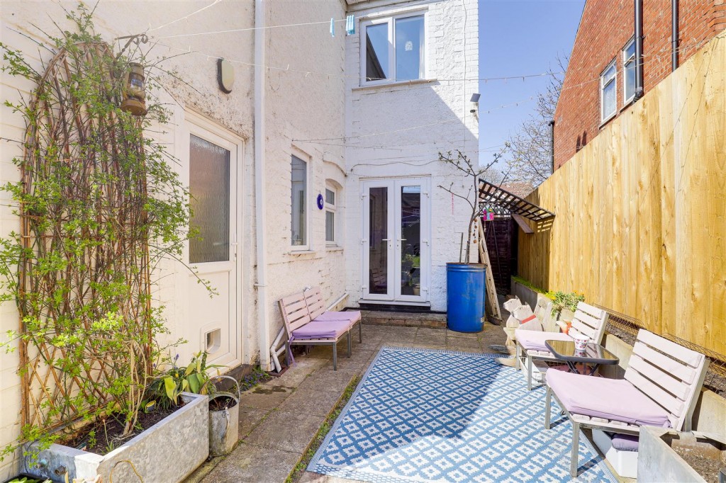 Piccadilly, Highbury Vale, Nottinghamshire, NG6 9FN