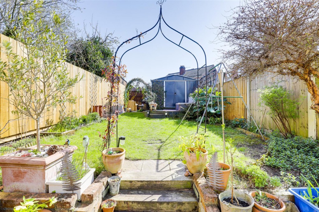 Piccadilly, Highbury Vale, Nottinghamshire, NG6 9FN