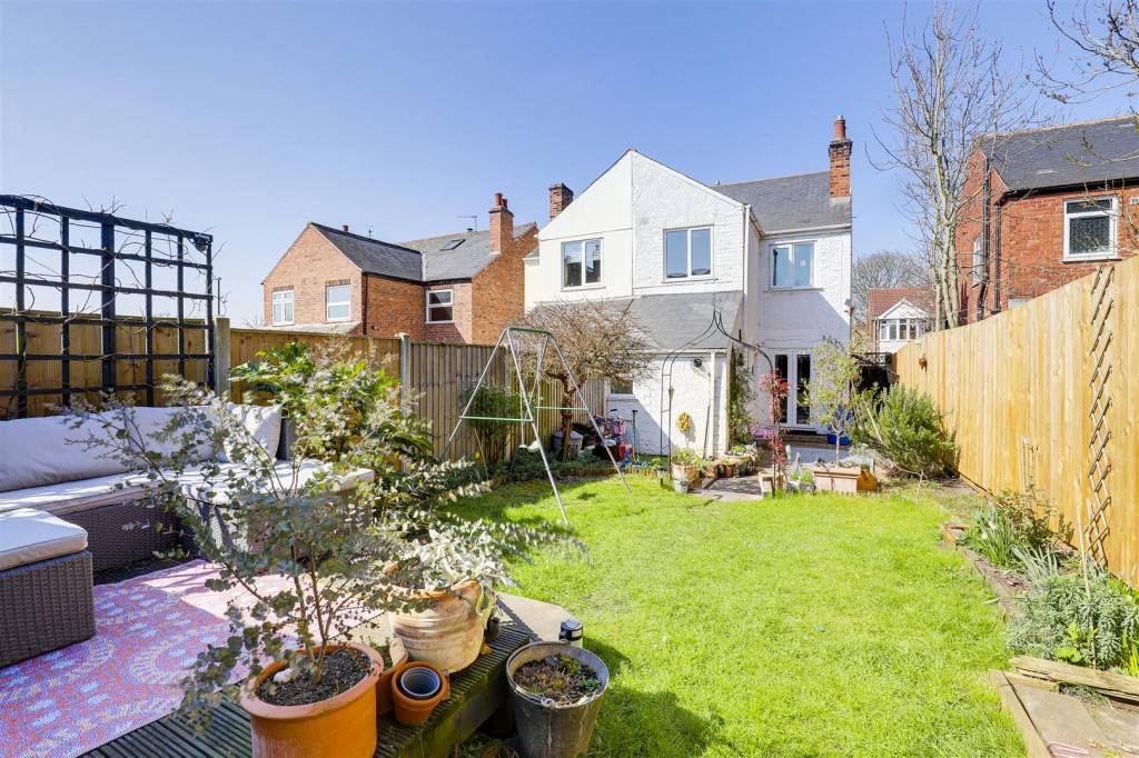 Piccadilly, Highbury Vale, Nottinghamshire, NG6 9FN