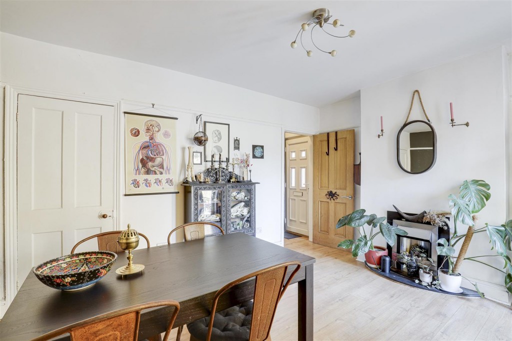 Piccadilly, Highbury Vale, Nottinghamshire, NG6 9FN