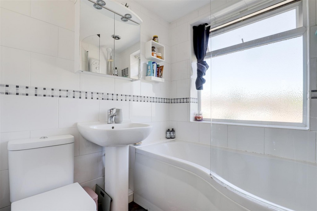 Foxhill Road, Carlton, Nottinghamshire, NG4 1QD