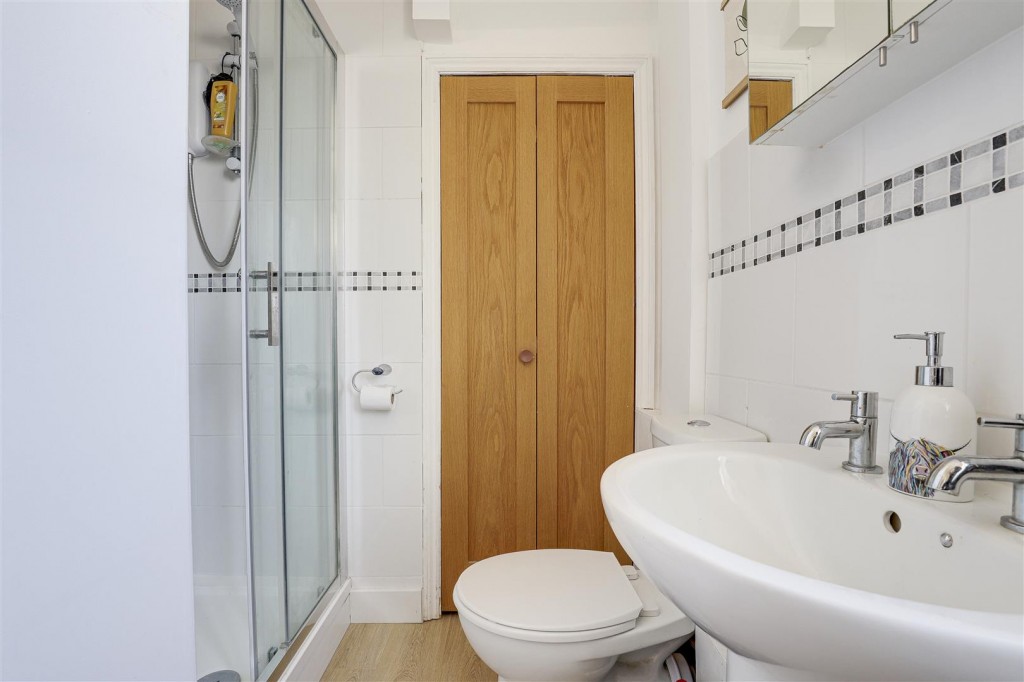 Foxhill Road, Carlton, Nottinghamshire, NG4 1QD
