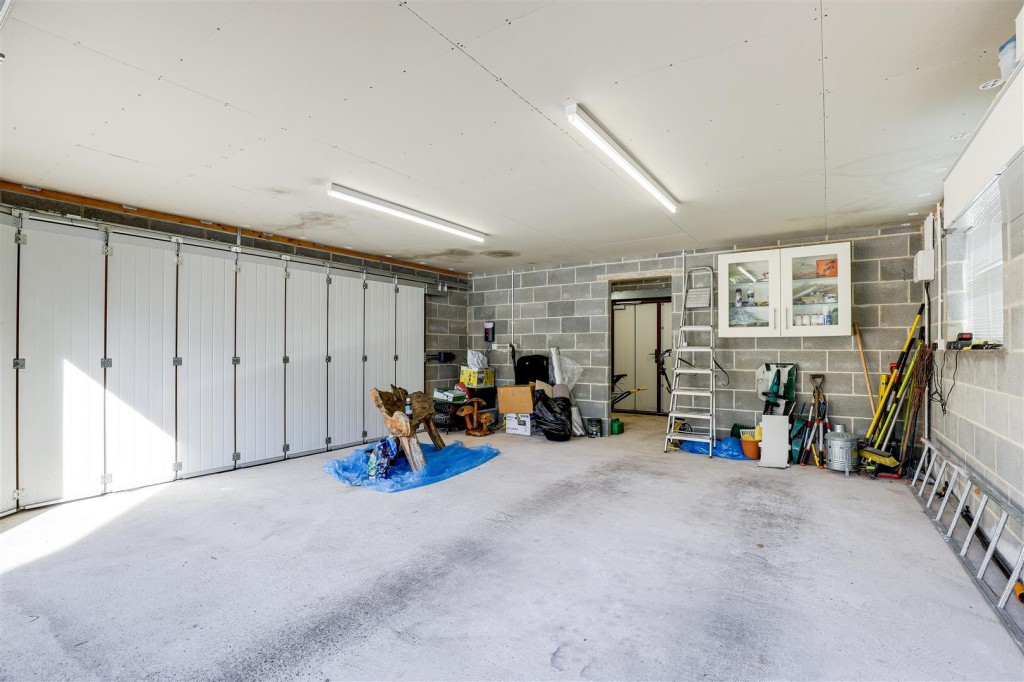 Holmefields, Main Street, Woodborough, Nottinghamshire, NG14 6EA