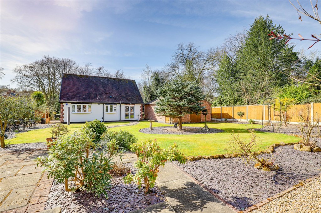 Holmefields, Main Street, Woodborough, Nottinghamshire, NG14 6EA