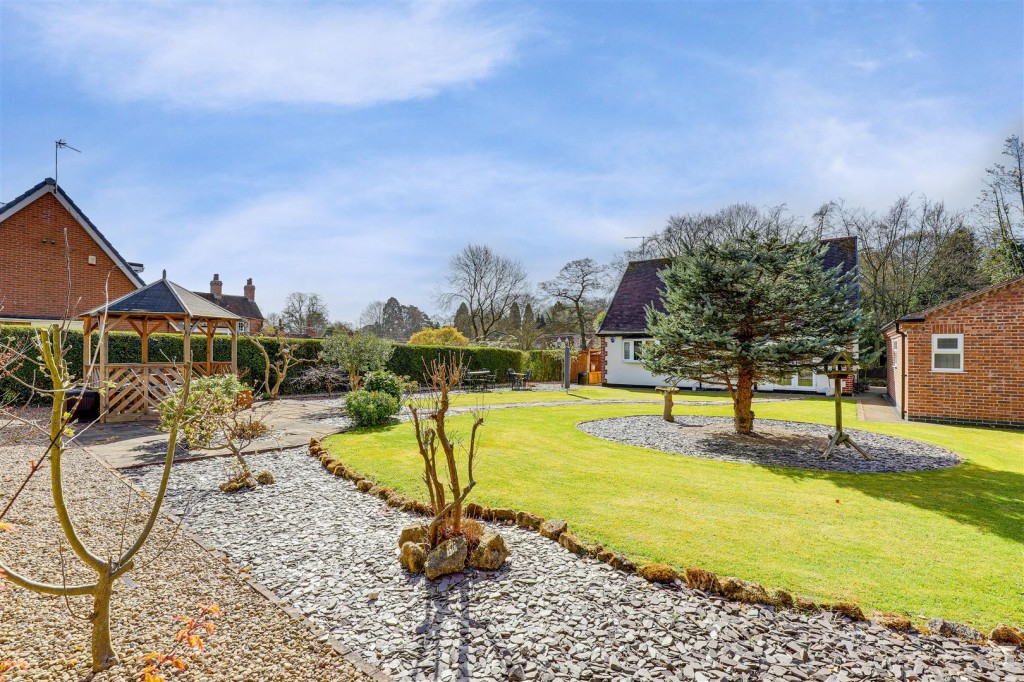 Holmefields, Main Street, Woodborough, Nottinghamshire, NG14 6EA