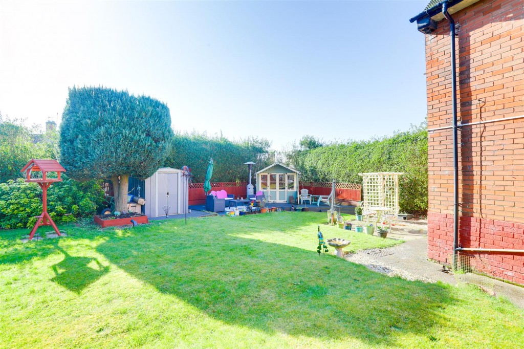 Berwick Close Arnold, Nottinghamshire, NG5 6EA