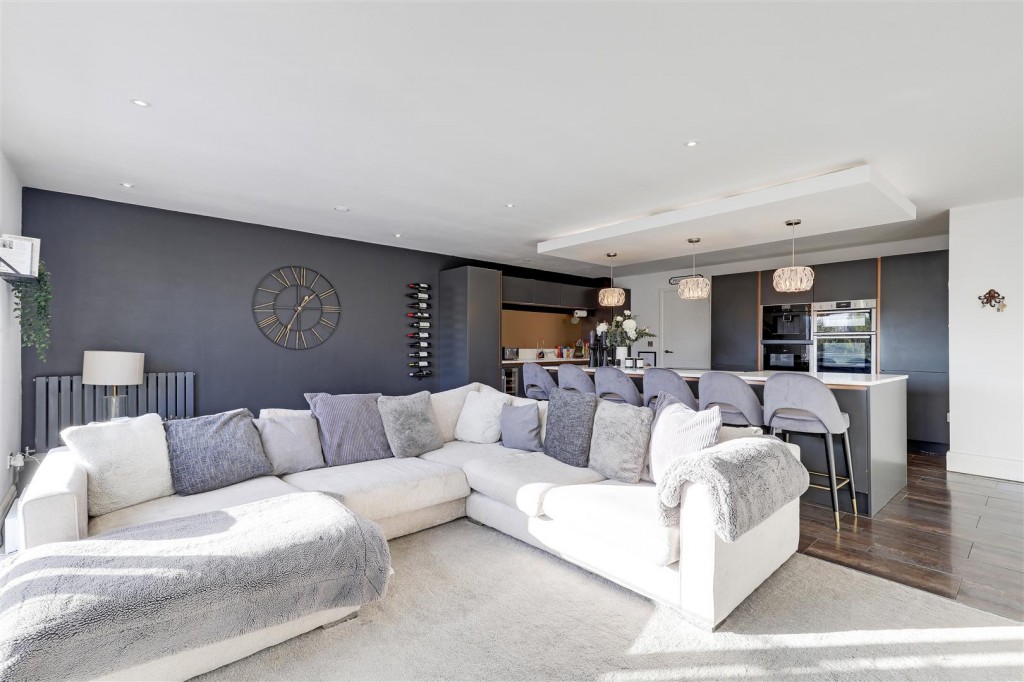 Holly Avenue, Wilford, Nottinghamshire, NG11 7AF