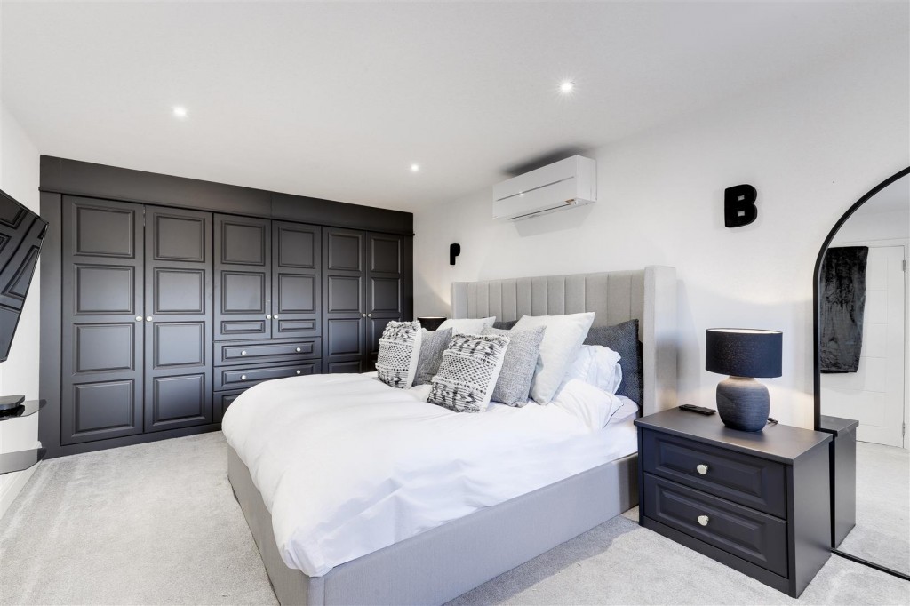 Holly Avenue, Wilford, Nottinghamshire, NG11 7AF