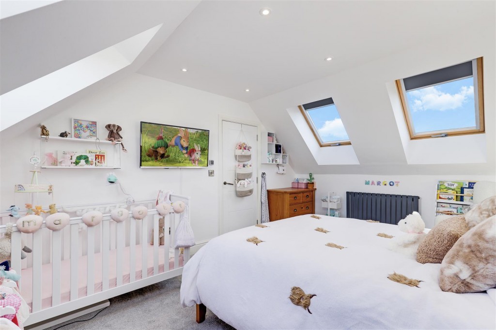 Holly Avenue, Wilford, Nottinghamshire, NG11 7AF