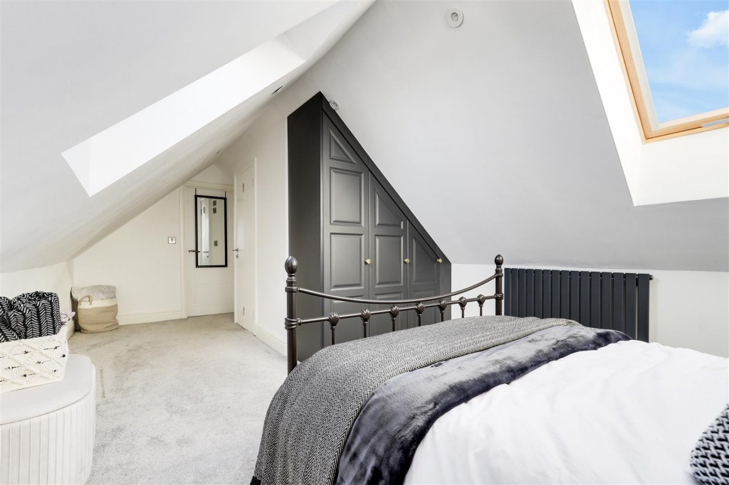 Holly Avenue, Wilford, Nottinghamshire, NG11 7AF