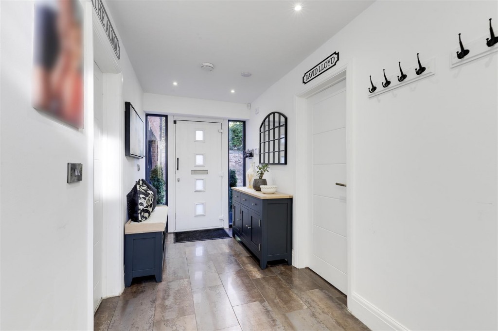 Holly Avenue, Wilford, Nottinghamshire, NG11 7AF