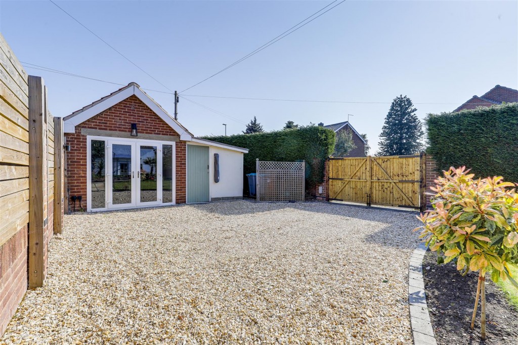 Davids Lane, Gunthorpe, Nottinghamshire, NG14 7EW