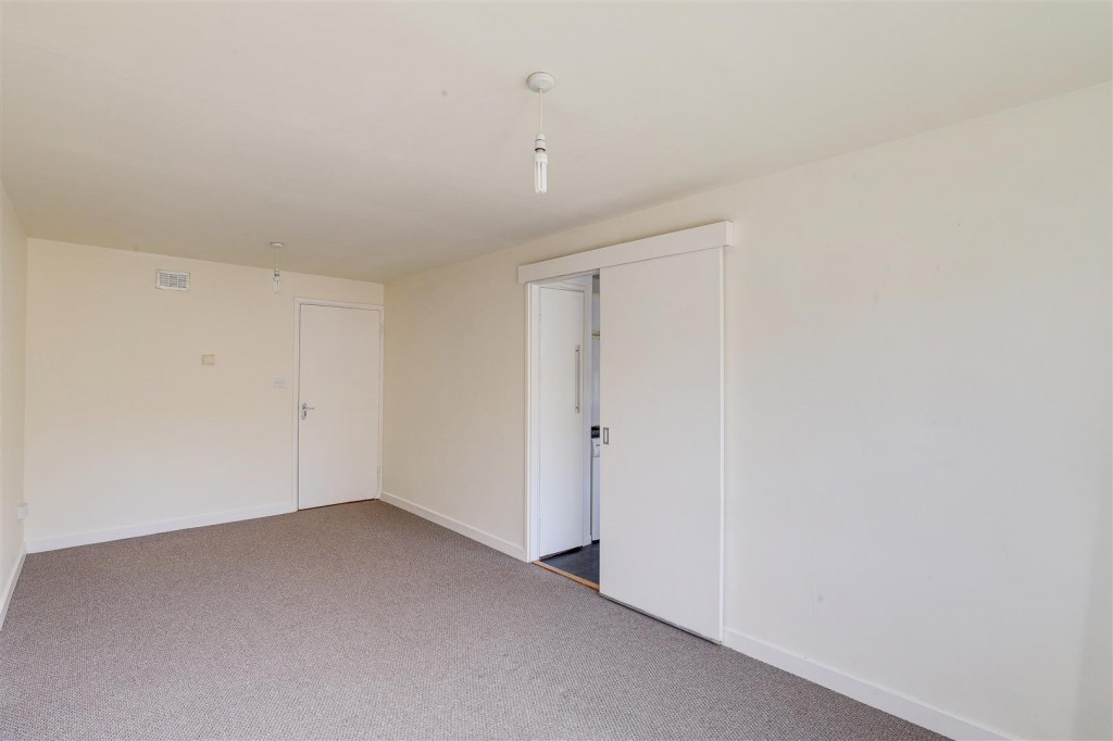 Queens Avenue, Gedling, Nottinghamshire, NG4 4EJ