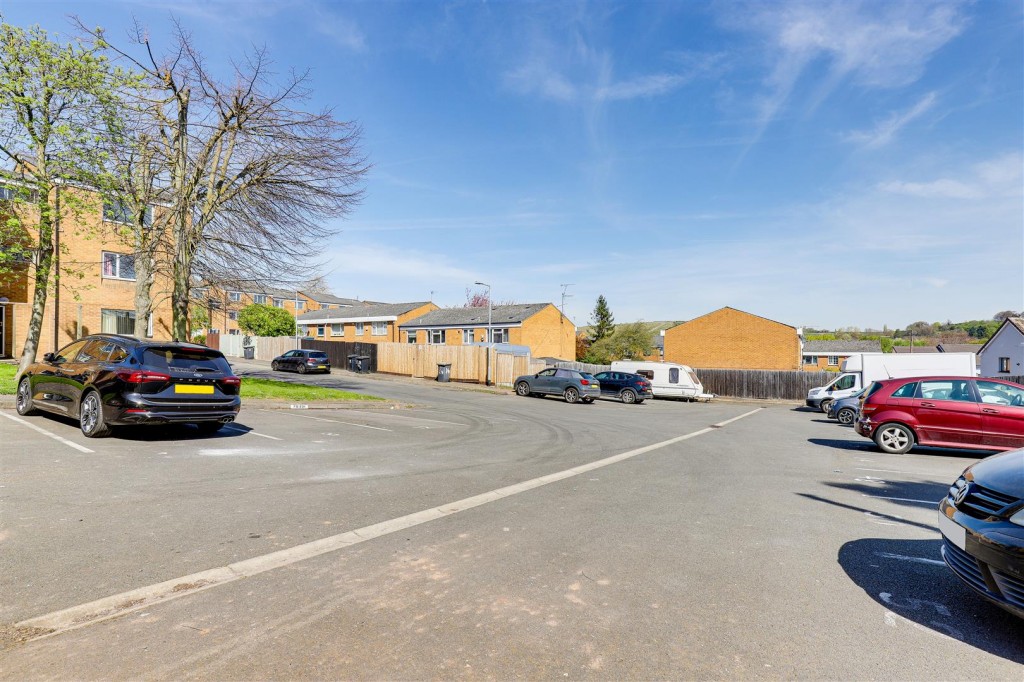 Queens Avenue, Gedling, Nottinghamshire, NG4 4EJ
