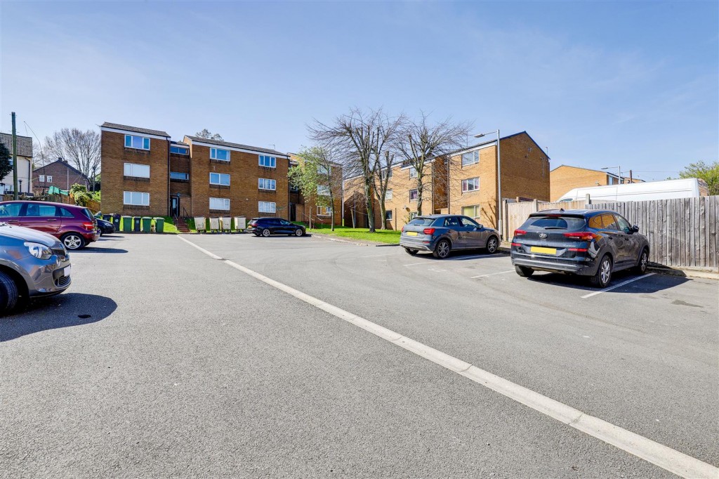 Queens Avenue, Gedling, Nottinghamshire, NG4 4EJ