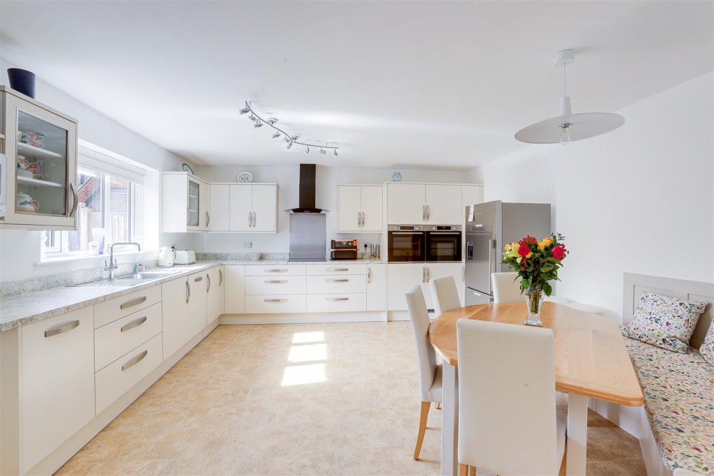 Woodland Grove, Woodthorpe, Nottinghamshire, NG5 3FX