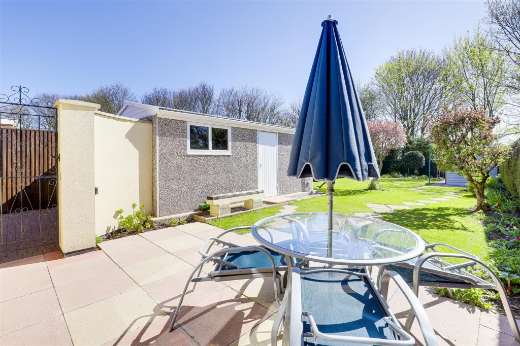 Clarborough Drive, Arnold, Nottinghamshire, NG5 7LN