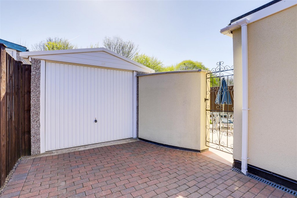Clarborough Drive, Arnold, Nottinghamshire, NG5 7LN