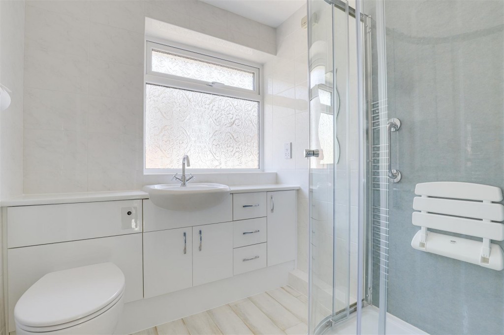 Clarborough Drive, Arnold, Nottinghamshire, NG5 7LN