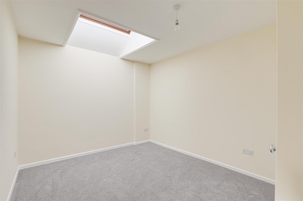 Clarborough Drive, Arnold, Nottinghamshire, NG5 7LN