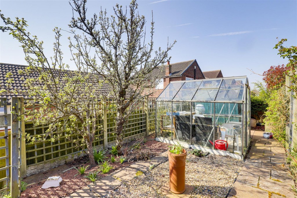 Largs Close, Bestwood , Nottinghamshire, NG5 5dg