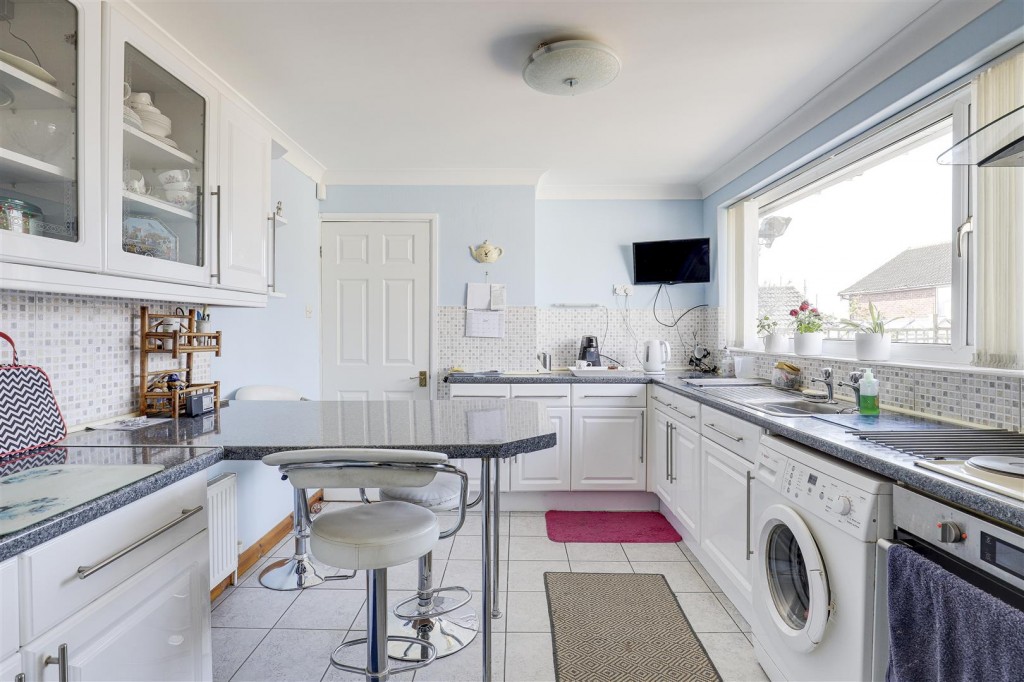 Largs Close, Bestwood , Nottinghamshire, NG5 5dg