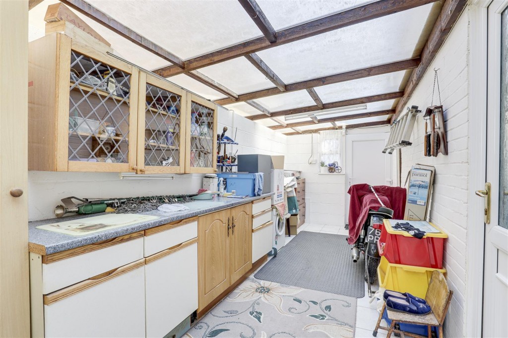Largs Close, Bestwood , Nottinghamshire, NG5 5dg