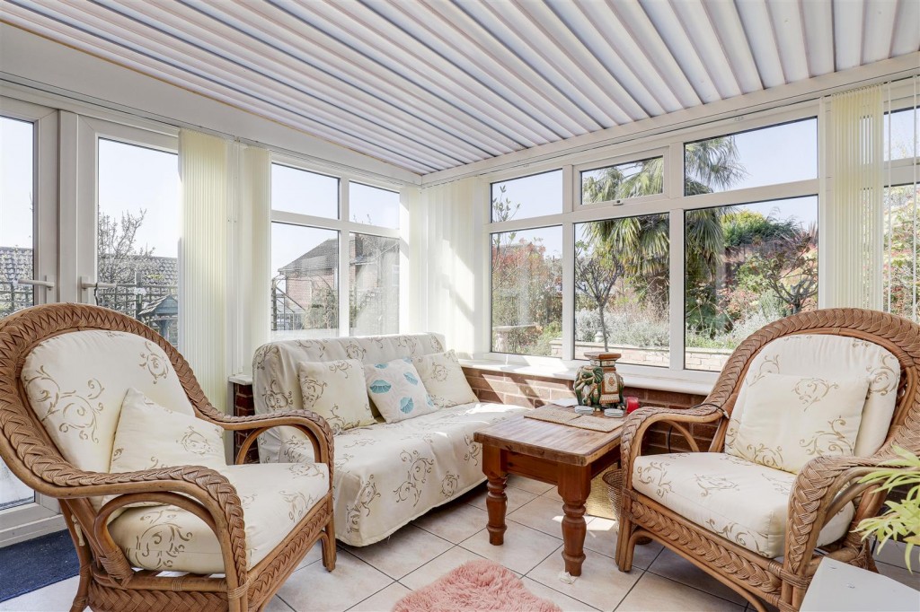 Largs Close, Bestwood , Nottinghamshire, NG5 5dg