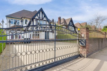 Derby Road, Beeston, Nottinghamshire, NG9 3AP