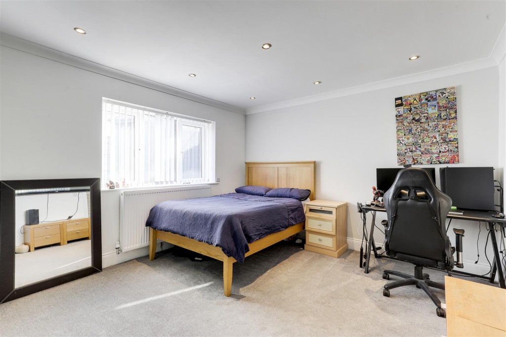 Springwood Gardens, Woodthorpe, Nottinghamshire, NG5 4HB