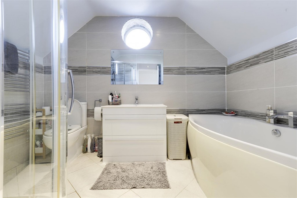 Springwood Gardens, Woodthorpe, Nottinghamshire, NG5 4HB
