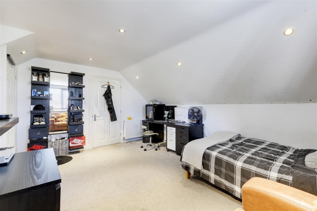 Springwood Gardens, Woodthorpe, Nottinghamshire, NG5 4HB