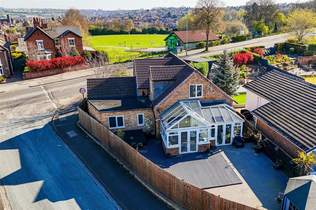 Springwood Gardens, Woodthorpe, Nottinghamshire, NG5 4HB