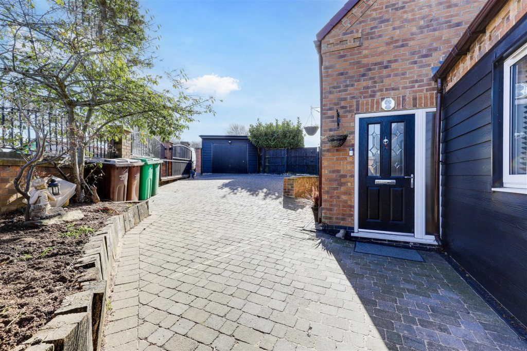 Springwood Gardens, Woodthorpe, Nottinghamshire, NG5 4HB