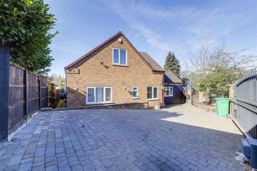 Springwood Gardens, Woodthorpe, Nottinghamshire, NG5 4HB