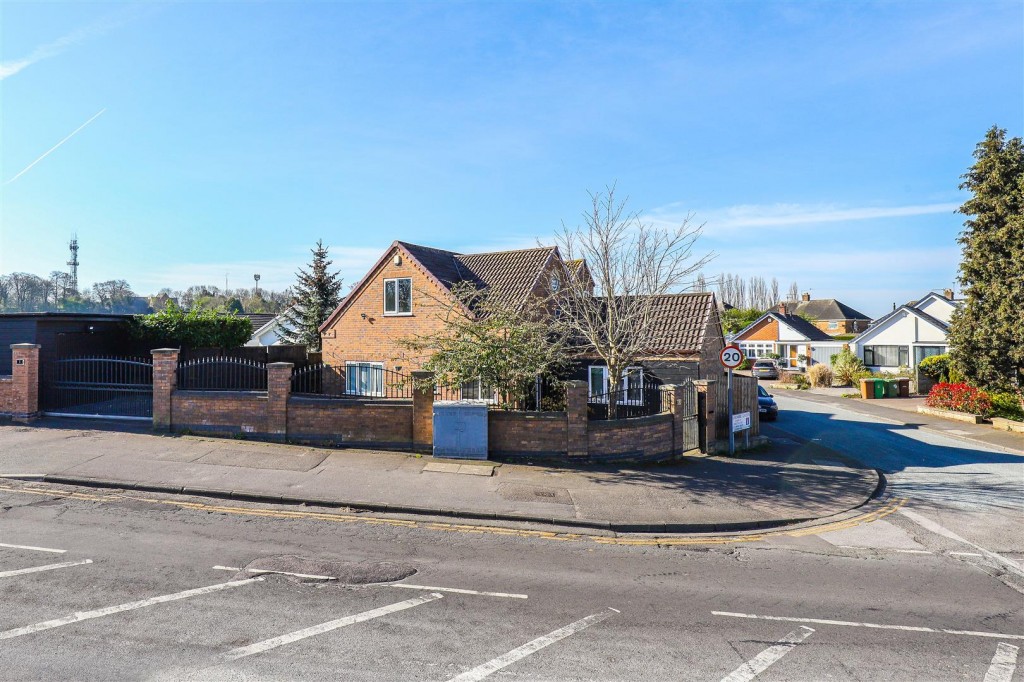 Springwood Gardens, Woodthorpe, Nottinghamshire, NG5 4HB