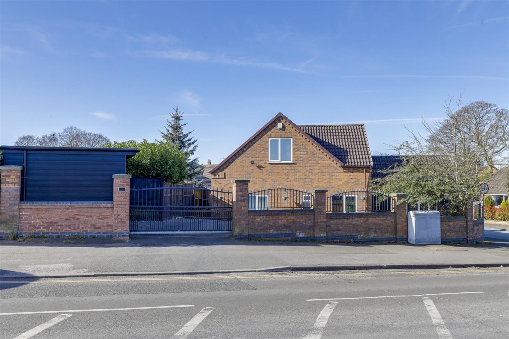 Springwood Gardens, Woodthorpe, Nottinghamshire, NG5 4HB