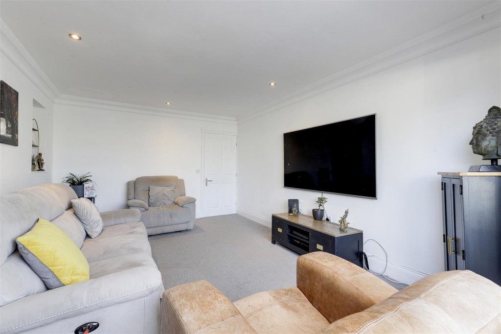 Springwood Gardens, Woodthorpe, Nottinghamshire, NG5 4HB