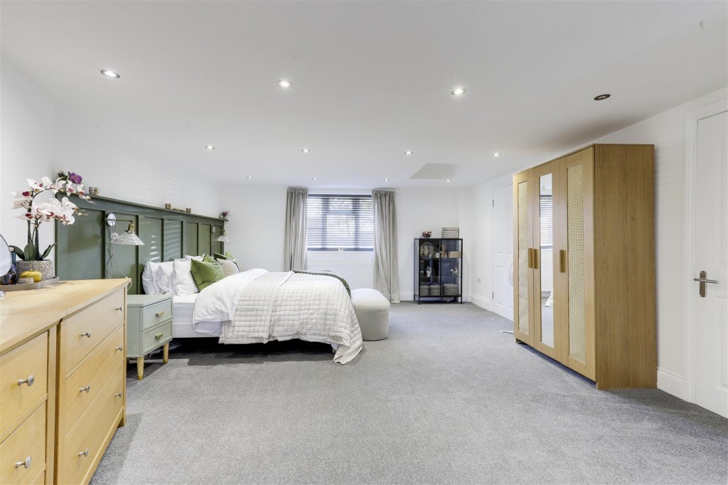 Springwood Gardens, Woodthorpe, Nottinghamshire, NG5 4HB