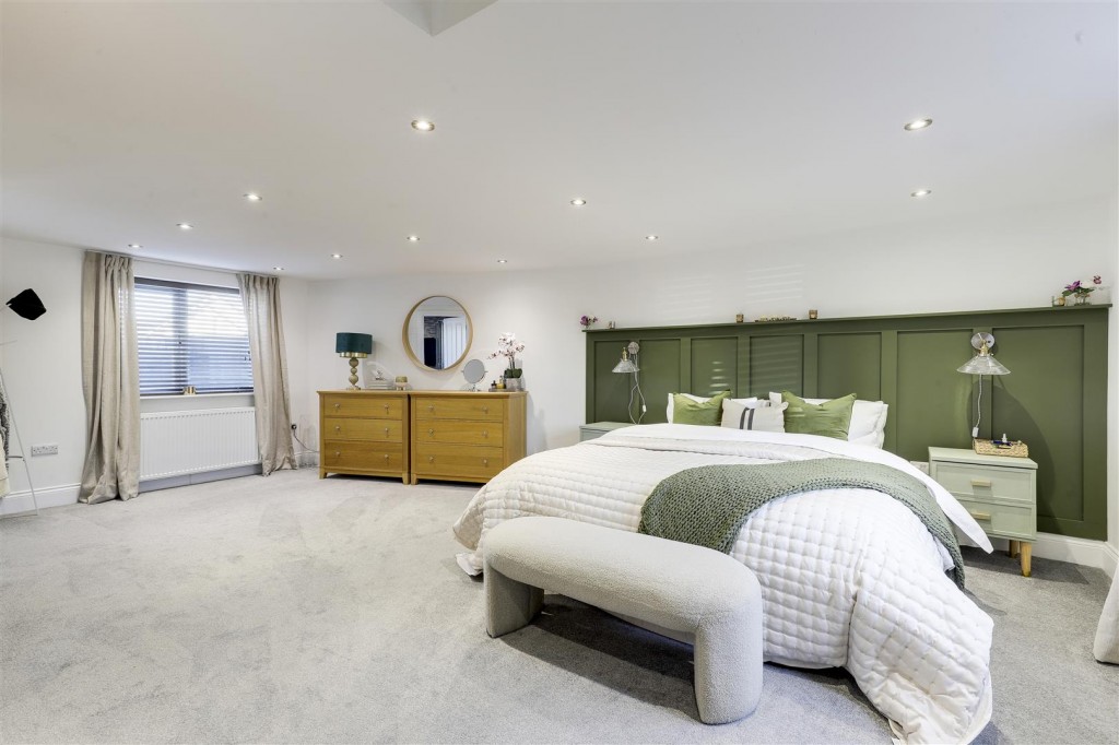 Springwood Gardens, Woodthorpe, Nottinghamshire, NG5 4HB
