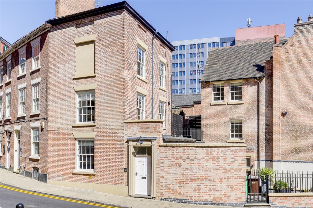St. James's Terrace, City Centre, Nottinghamshire, NG1 6FW