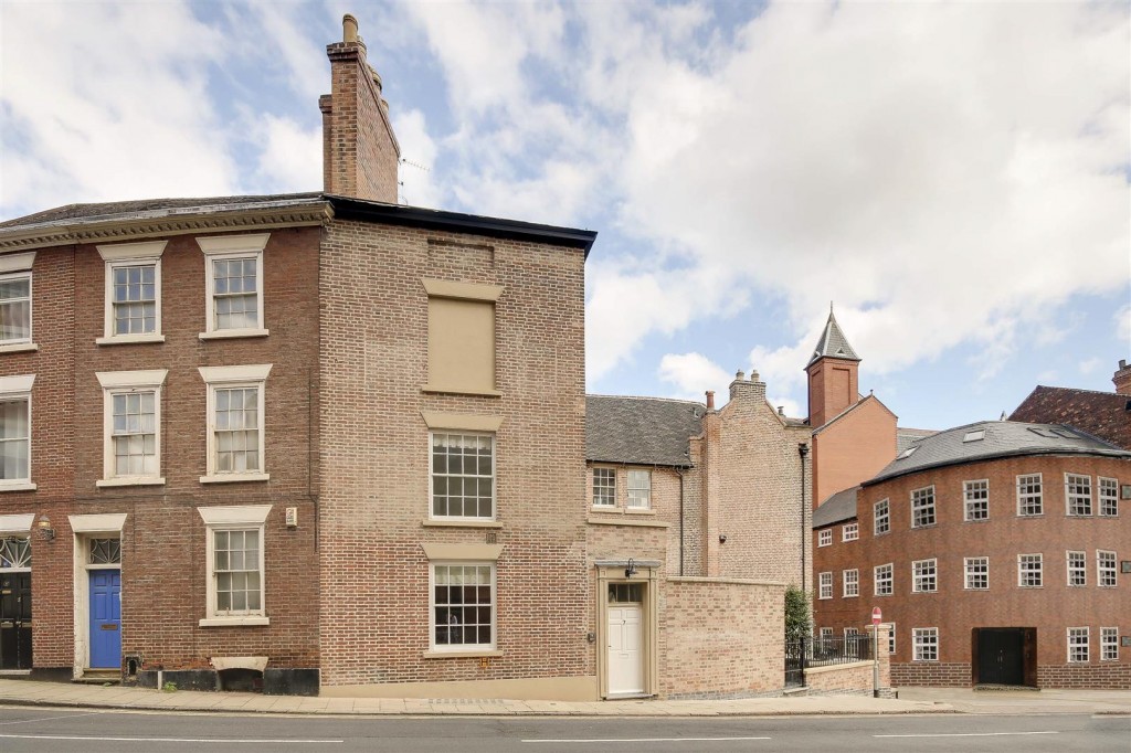 St. James's Terrace, City Centre, Nottinghamshire, NG1 6FW