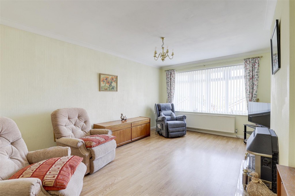 Catriona Crescent, Arnold, Nottinghamshire, NG5 8EN