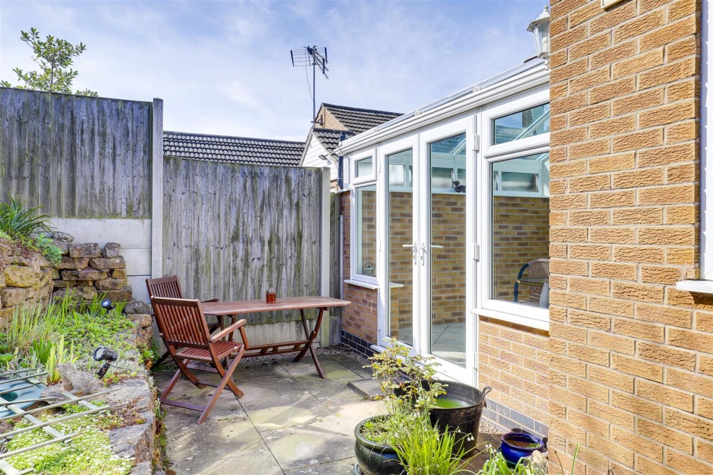 Catriona Crescent, Arnold, Nottinghamshire, NG5 8EN