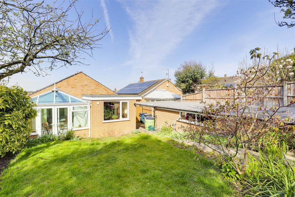 Catriona Crescent, Arnold, Nottinghamshire, NG5 8EN