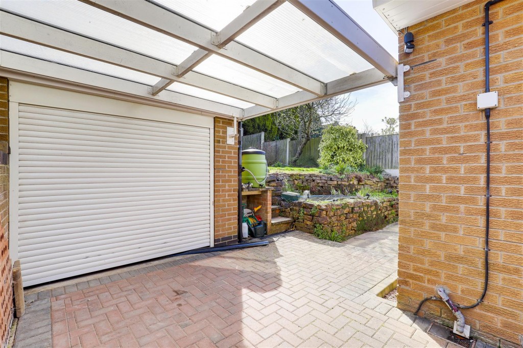 Catriona Crescent, Arnold, Nottinghamshire, NG5 8EN