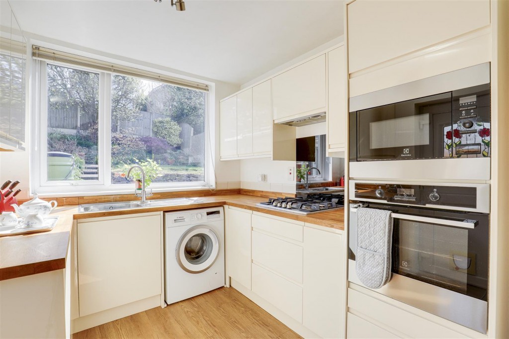 Catriona Crescent, Arnold, Nottinghamshire, NG5 8EN