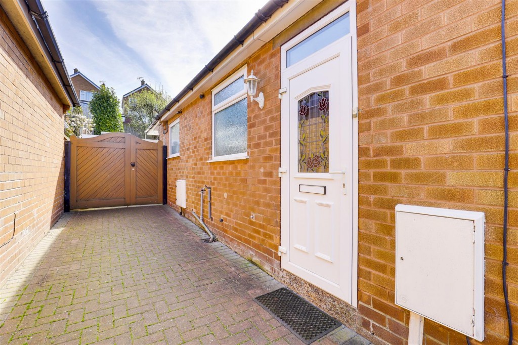 Catriona Crescent, Arnold, Nottinghamshire, NG5 8EN